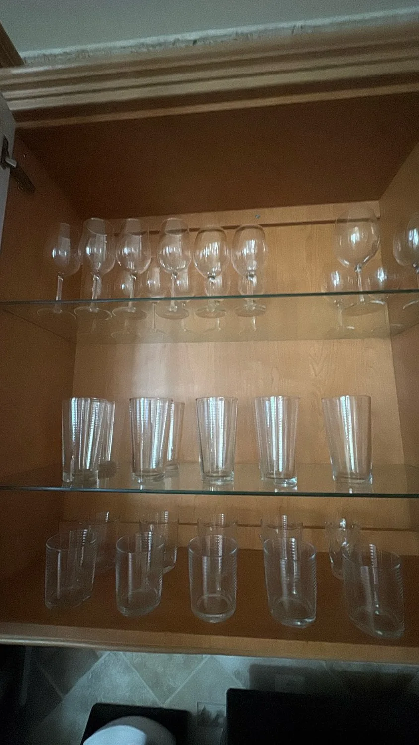 Glassware cabinet - after, 16 glasses